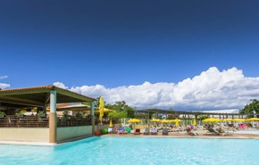 Mmv Resort & Spa Cannes MandelieuResort af høj kvalitet i Mandelieu i gåafstand til de fine sandstrande. Du bor i grønne omgivelser med flere restauranter og Spa. Lejlighederne er moderne indrettet og veludstyrede til en god ferie. 
