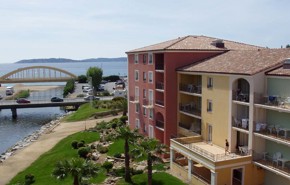 Lagrange Prestige Port MarineTäällä asut hyvätasoisissa huoneistoissa. Kävelymatka Sainte-Maximen keskustaan ja rannalle. 