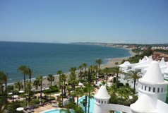 Costa del SolCosta del Sol on edelleen yksi suosituimmista ystävistämme. Aurinko, lämpö, hiekkarannat ja hyvä ruoka. Koko Andalusia helposti mielenkiintoisten retkiesi kohteena! 