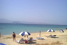 KorfuKorfu on yksi Kreikan kauneimpia lomasaaria. Täällä Joonianmeri ja Adrianmeri kohtaavat ja muodostavat alueelle ihanan trooppisen ilmaston.