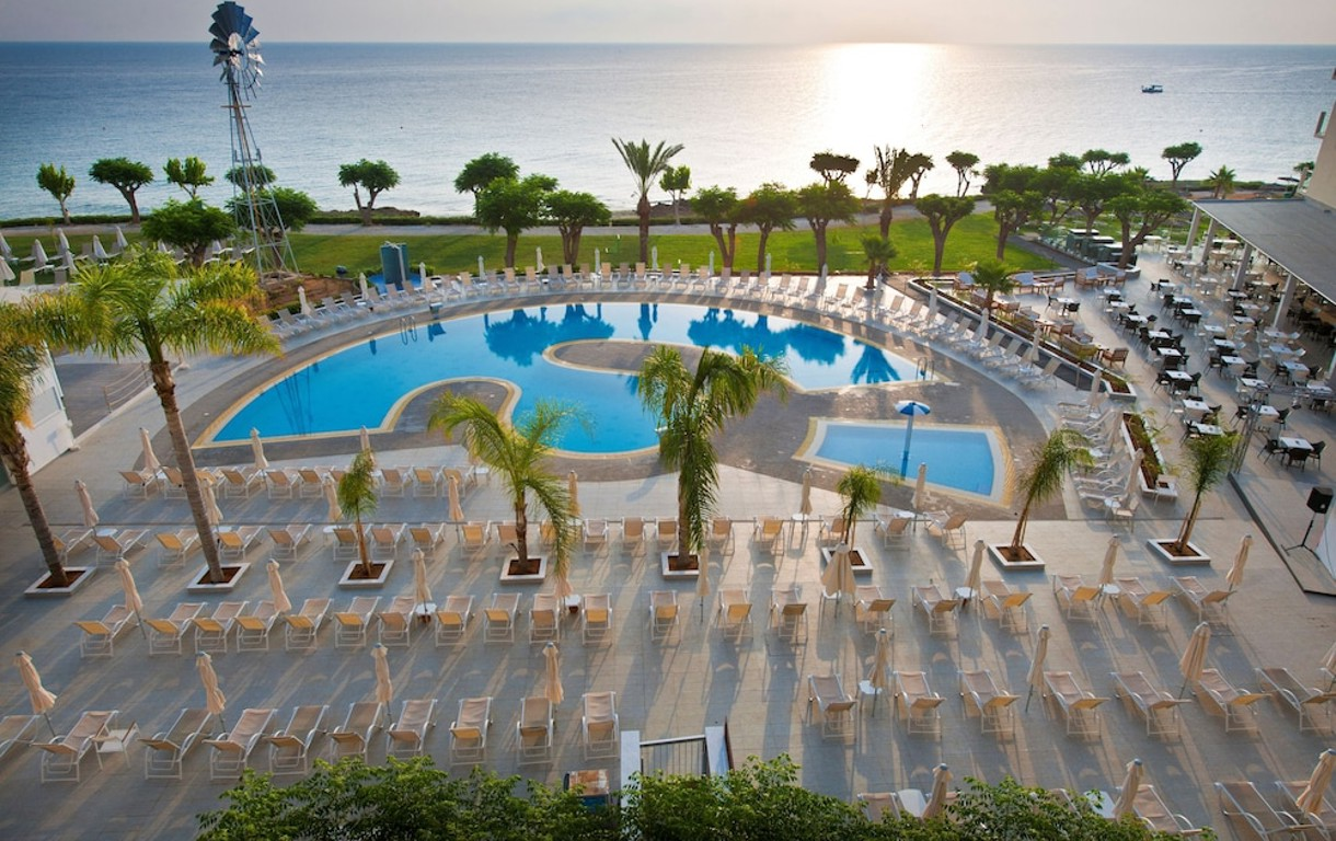 Hotel Pernera Beach Hotel Protaras Tree Bay Cypern - travel