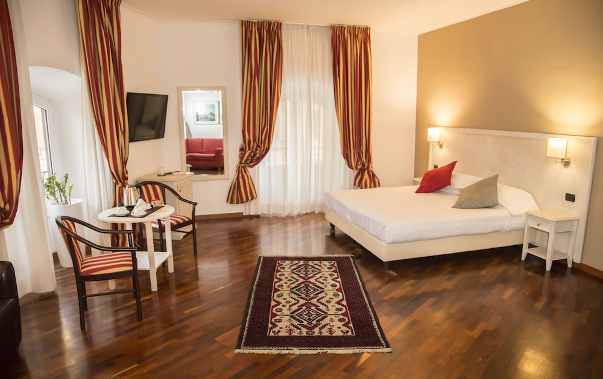 Inn Rome Rooms & Suites