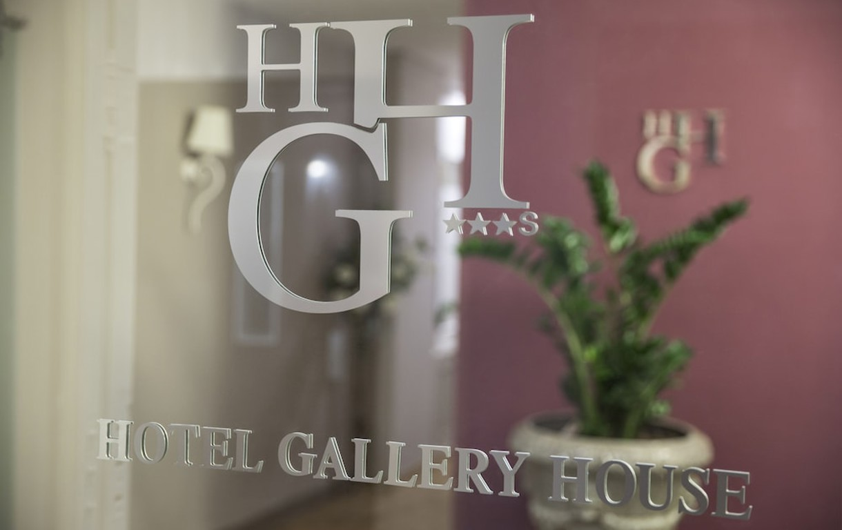 Smart Hotel Gallery House