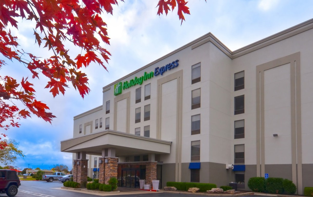 Holiday Inn Express Fayetteville- Univ of AR Area, an IHG Hotel