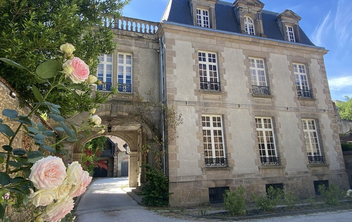 La Villa Beaupeyrat- Apparthôtels de charme dans bâtisse de caractère.