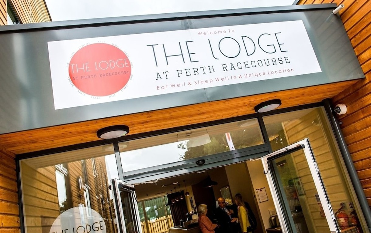 The Lodge At Perth Racecourse