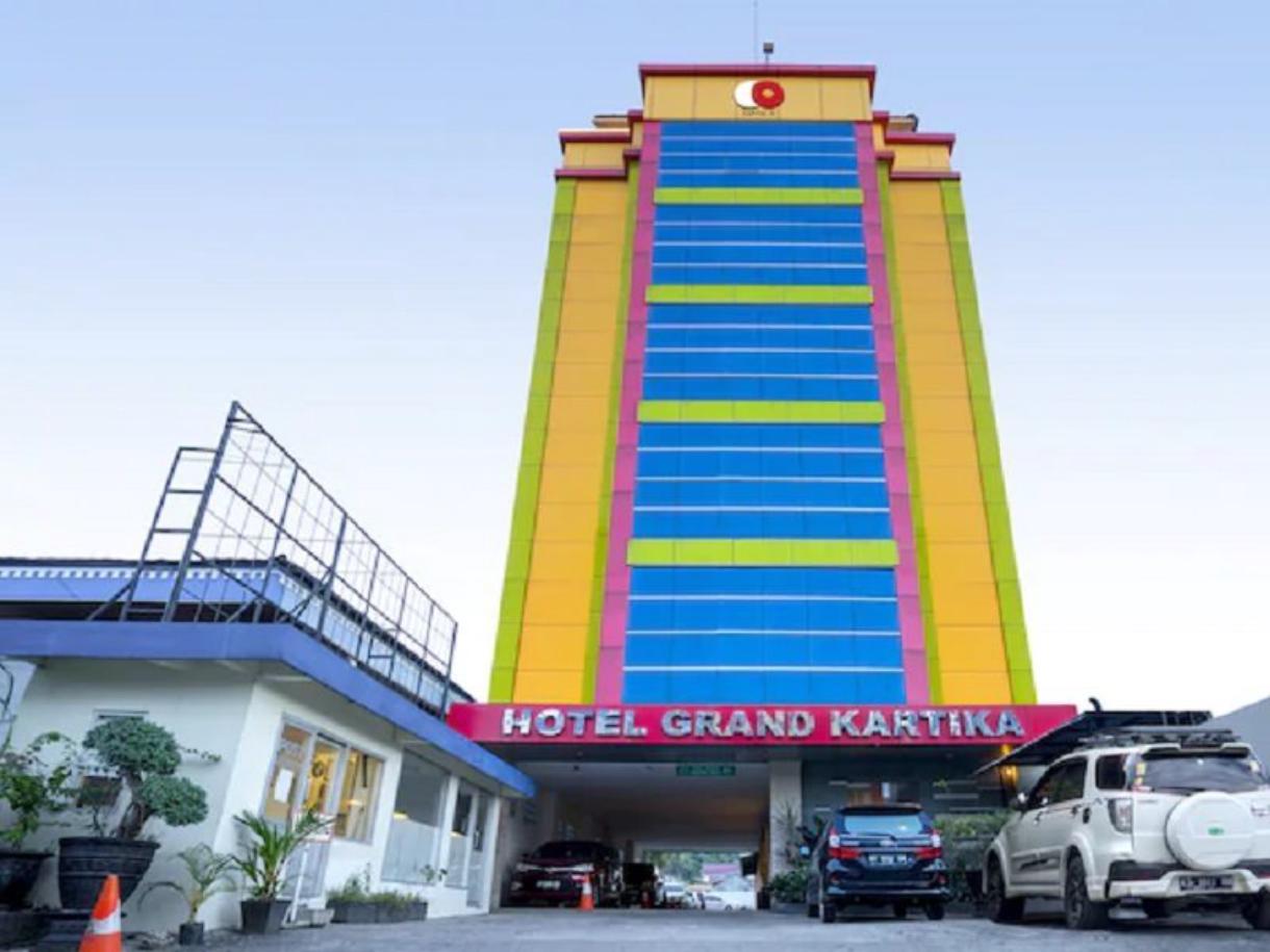 Hotel Grand Kartika (ex Capital O 1083 Hotel Grand Kartika)