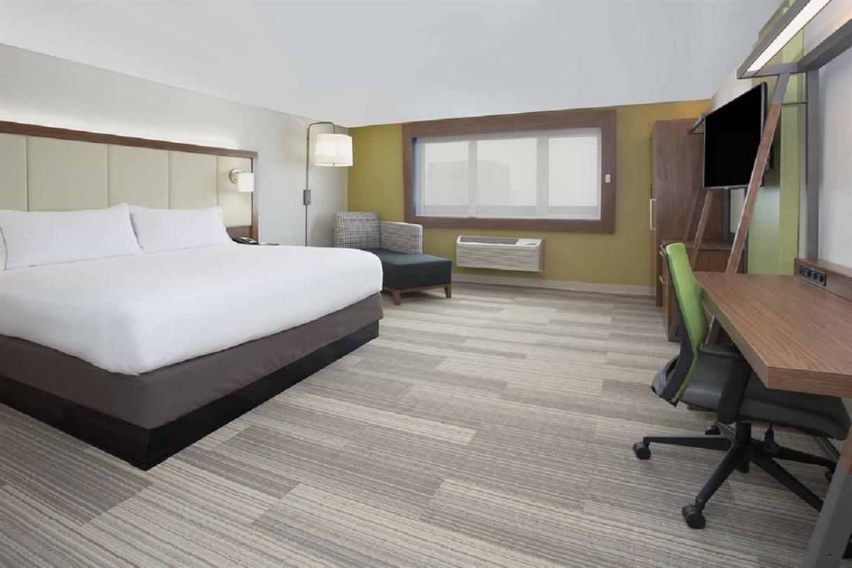 Holiday Inn Express and Suites Wilmington West - Medical Park